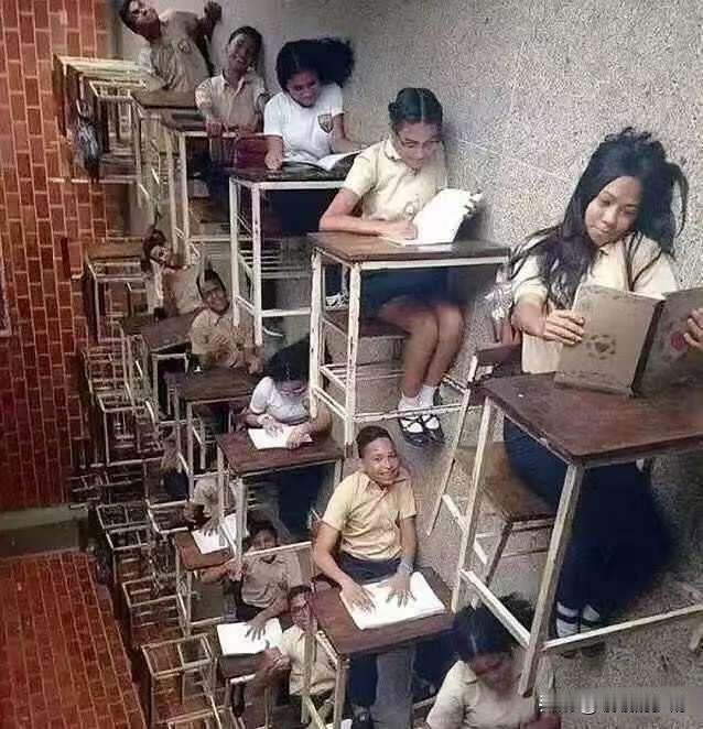 这样的设计是为节省空间还是为了什么