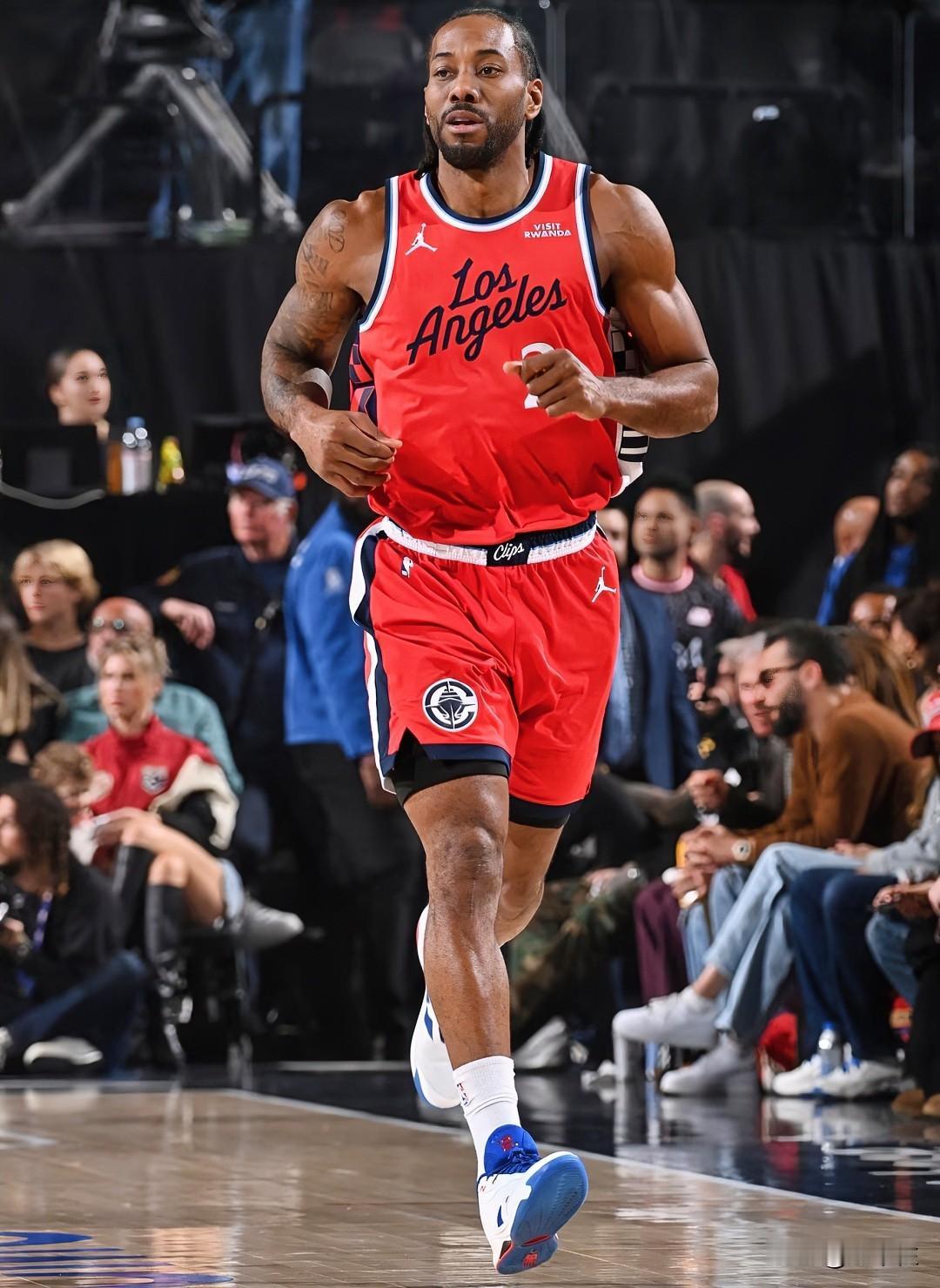 这种比赛只能替莱昂纳德感到惋惜！1，莱昂纳德越打得好，越觉得今年快船出不了成