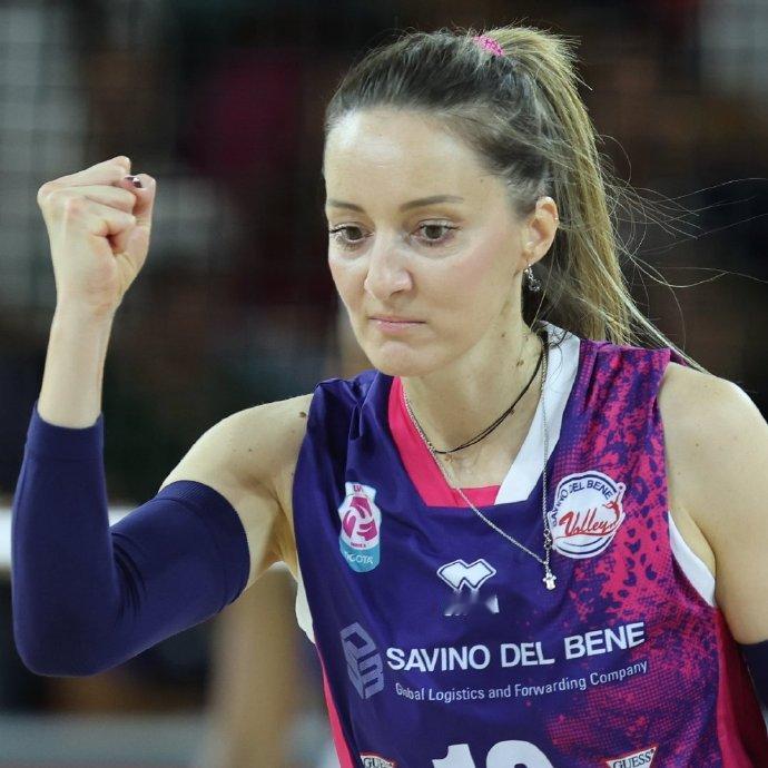 排坛重磅！安特罗波娃官宣加盟伊萨奇巴希，奥杰诺维奇盛赞其成长态度奥杰诺维奇