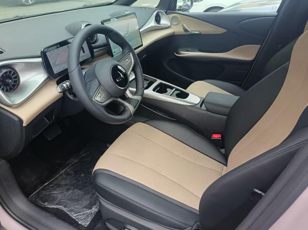 发现没？现在车上那些所谓的“内置功能”，藏着不少“激活费”的小门道。最典型的就