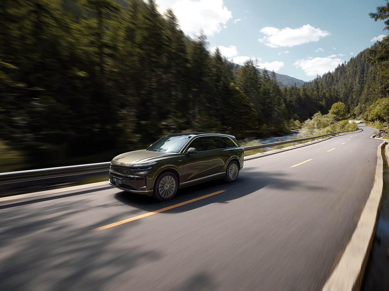 国产豪华车的天，彻底塌了！十几万就能买到激光雷达、高阶智驾、空气悬架、双叉臂，