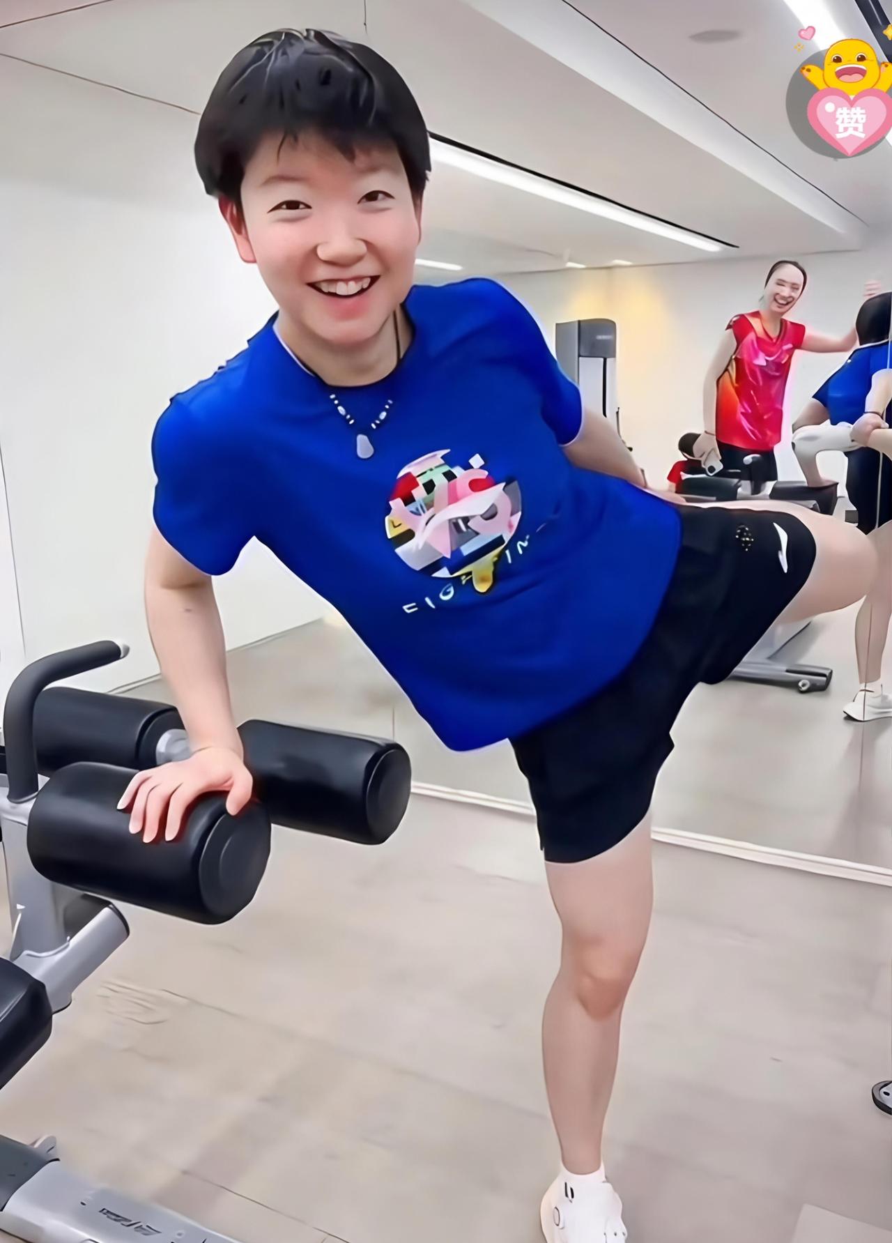 刚下楼买水，刷到关于莎莎的那条，手差点没稳住。说实话我第一反应是愣了一下——