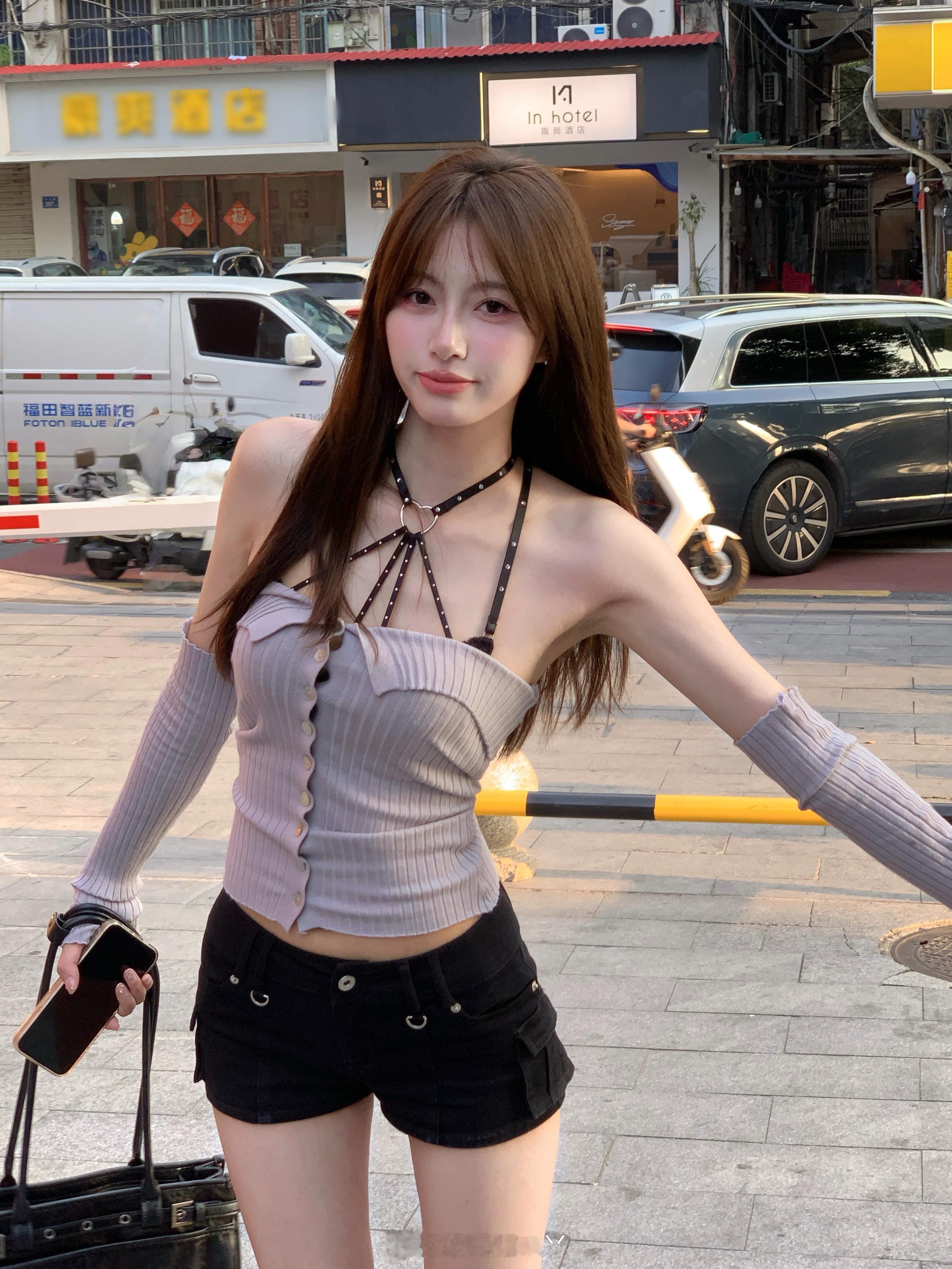 街道乱成这样也能出片这一块儿/.​​​