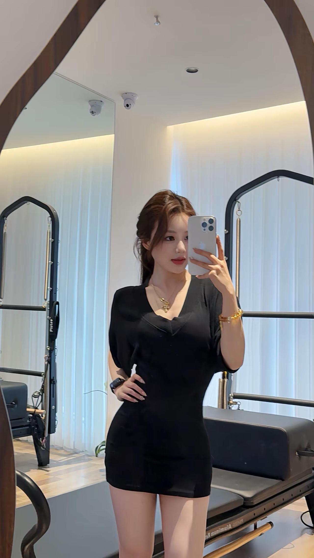 想了半天漂亮话发现漂亮的是我。健身日常身材管理女性力量健身拍照两不误