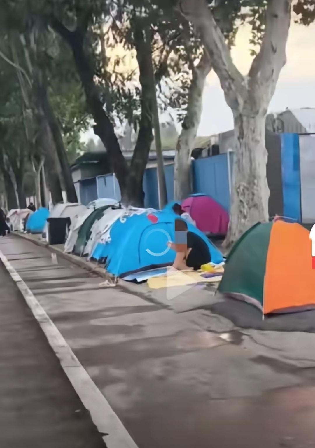 如果年轻人出去游玩的时候，都自带帐篷，不去住酒店的话，那谁来带动刺激的增长呢