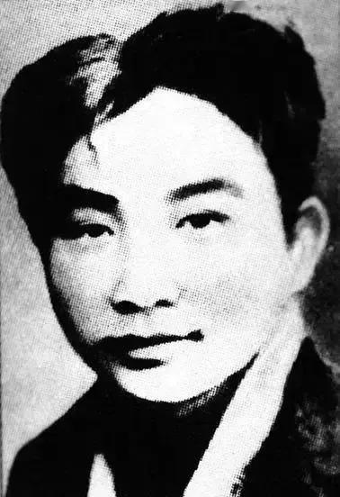 1935年，地下党员林青和刘茂隆被捕，敌人准备把他们杀了。谁知行刑前，一个看守却