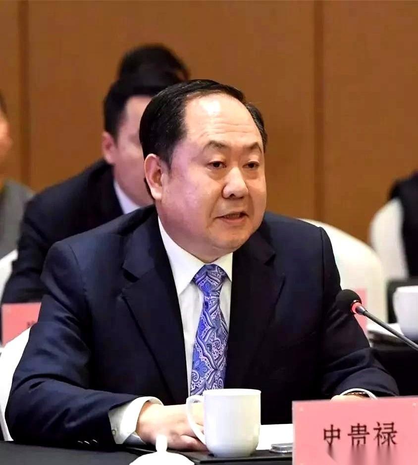 这么说吧，老天爷赏饭吃，分两种。一种是给你一个碗，你自己去盛。还有一种，是追