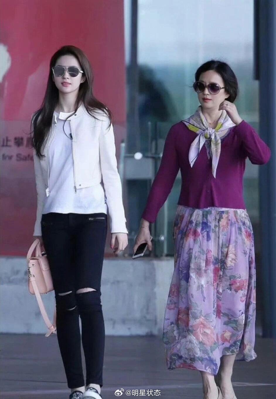 神仙姐姐的妈妈也是神仙啊～太美了真是漂亮基因的延续啊​​​