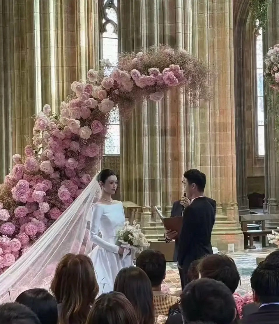 世界是个巨大的晚学，富人最擅长花小钱装门面