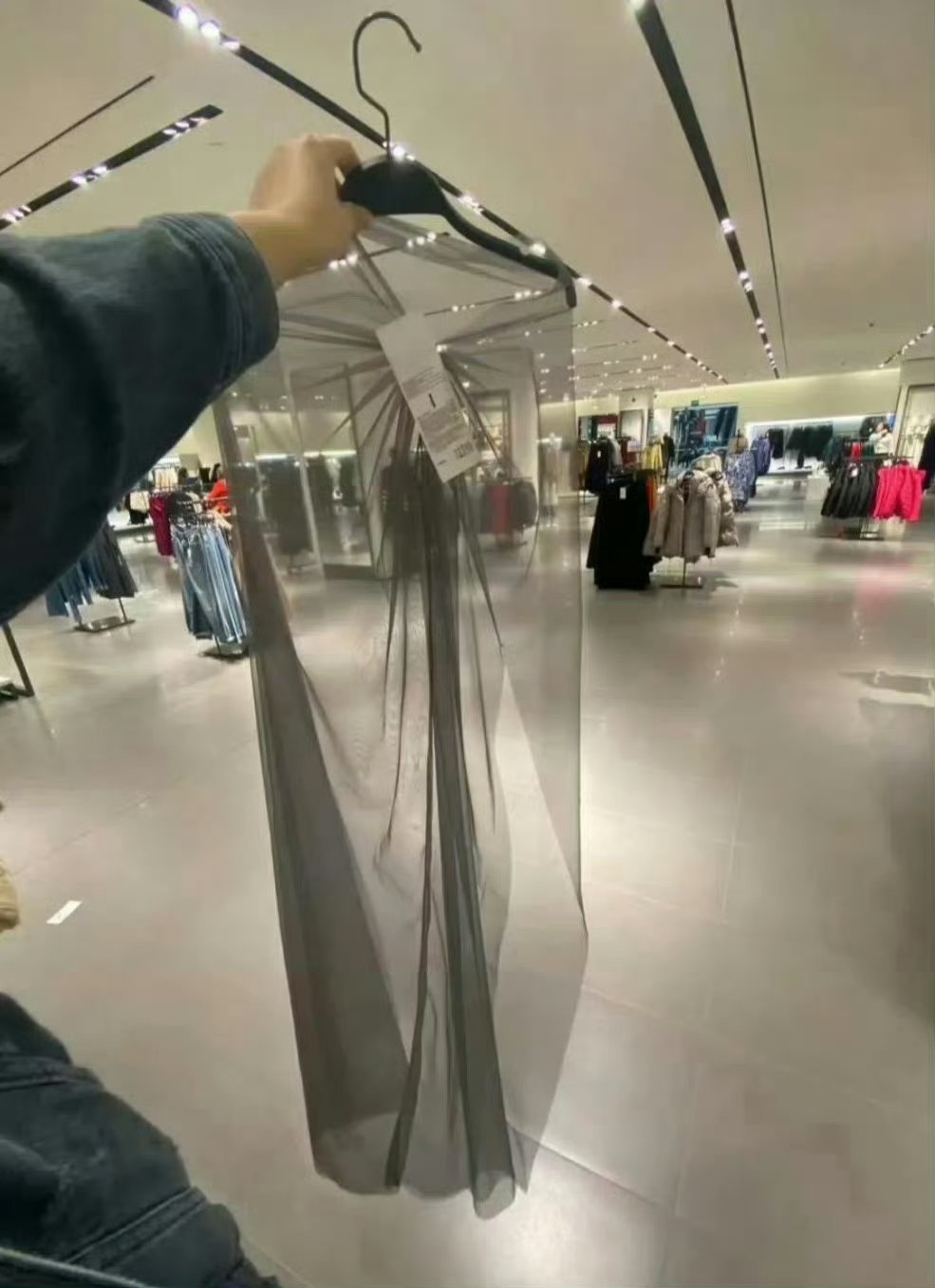 谁能告诉我这个衣服买来怎么穿？这才是真的透视装吧？​​​