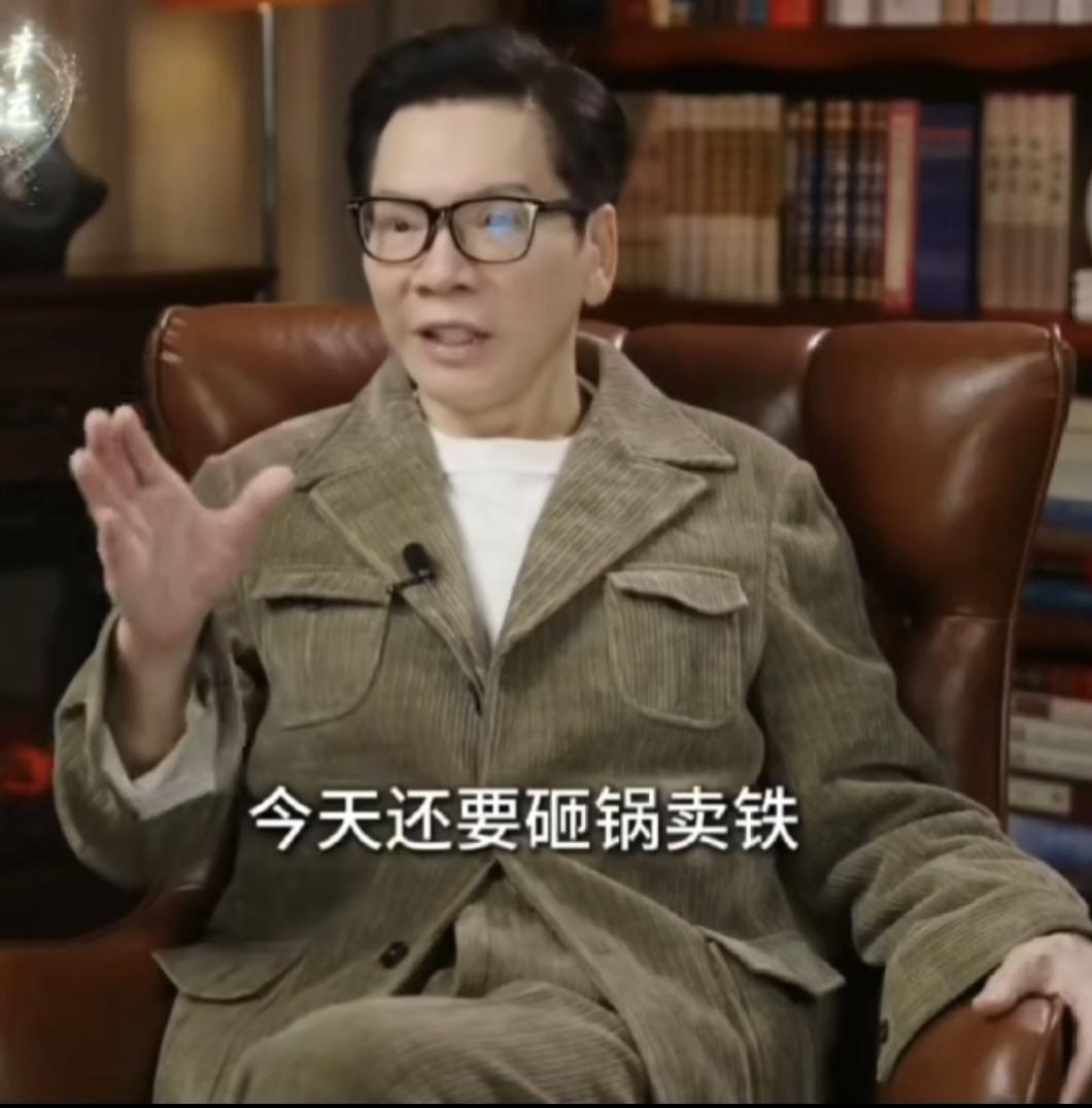 向华强是不是看了项立刚的自媒体内容。​但他说的客观，也接地气。成龙也说过关于移民