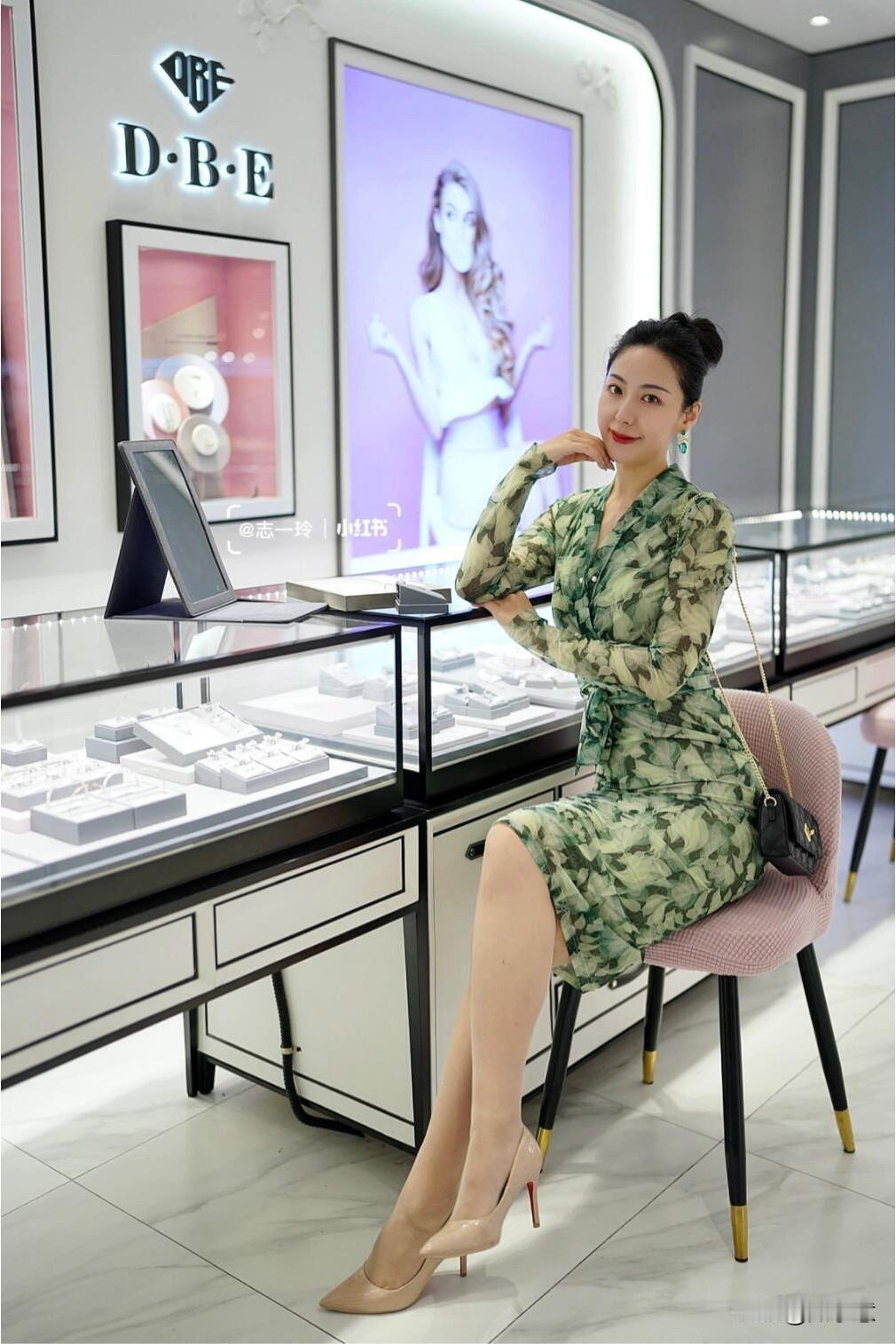 中秋悦好物🛍无锡百盛囍月满满等你来|||二十岁的青春，三十岁的绽放，四十岁的优