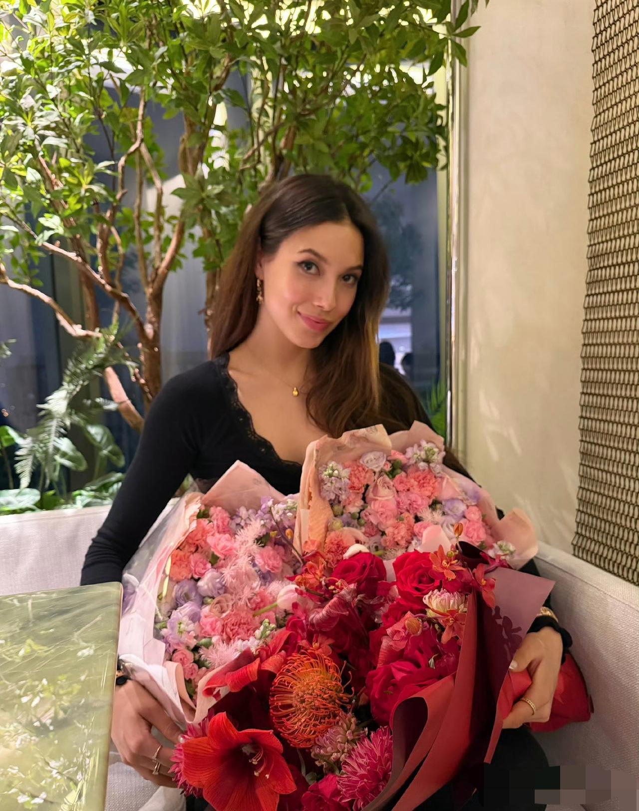 谷爱凌，深夜高调发文。3月2日深夜23点48分，谷爱凌还在熬夜中，她在社交平