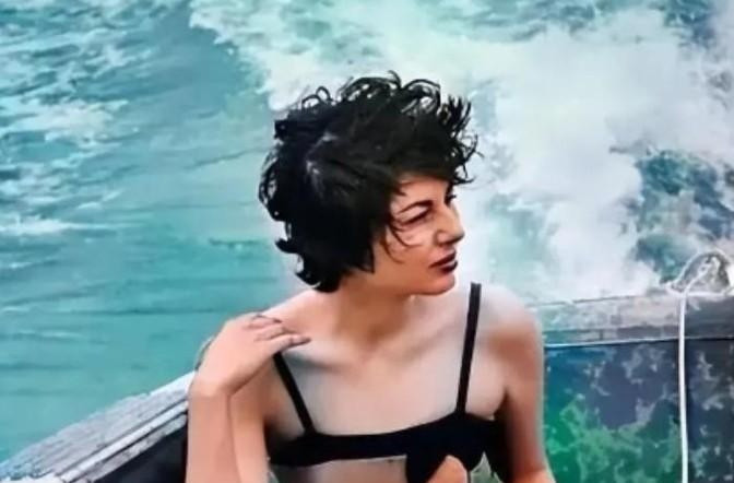 昔日王后孤独终老，挥金如土难买真心她本是天之骄女，却被命