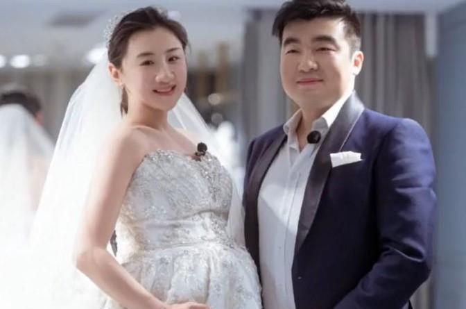 “退亲吧！”2019年，30岁的奥运冠军何雯娜怀孕5个月，与38岁身家过亿的离异