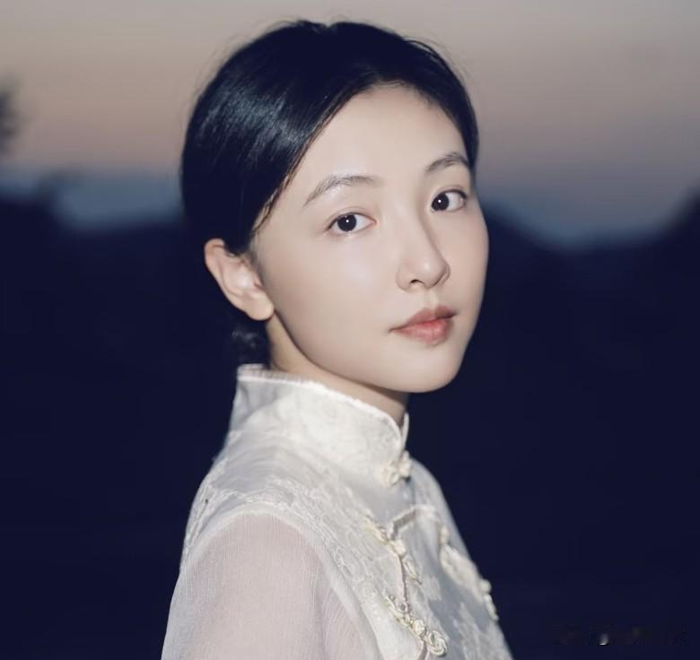 吴倩，冲上热搜！9月20号，许久未露面的女星吴倩，冲上热搜，不是和前夫张雨