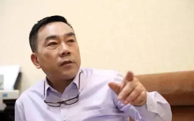 【再给杨议支招儿，别搭理咖位小的】本来不愿意聊相声圈里的事儿，但看到杨议在耳朵