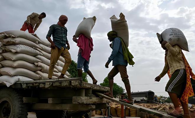 德国产业真的快扛不住了。曾经被视作欧洲工业核心的德国，正被一场看不见的危机拖住