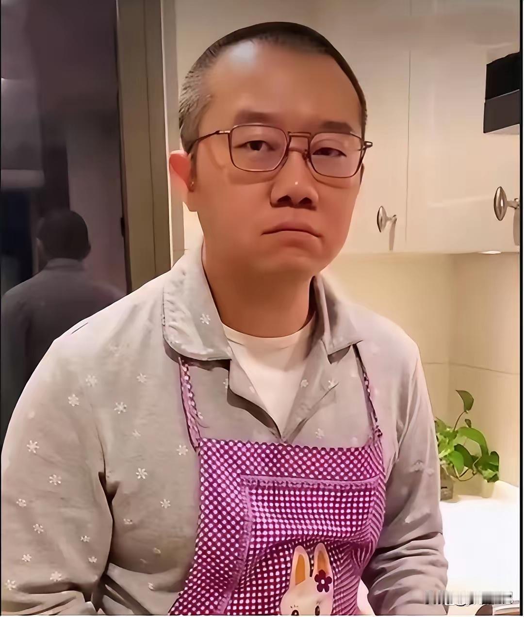 涂磊说：“一个家庭，如果妻子不打扮，不化妆，整日素面朝天，甚至不修边幅，男人不要