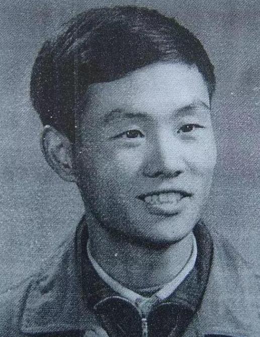 1970年一知青因一首歌判死刑，被公审后，审判员给他的宣判竟然是“有期徒