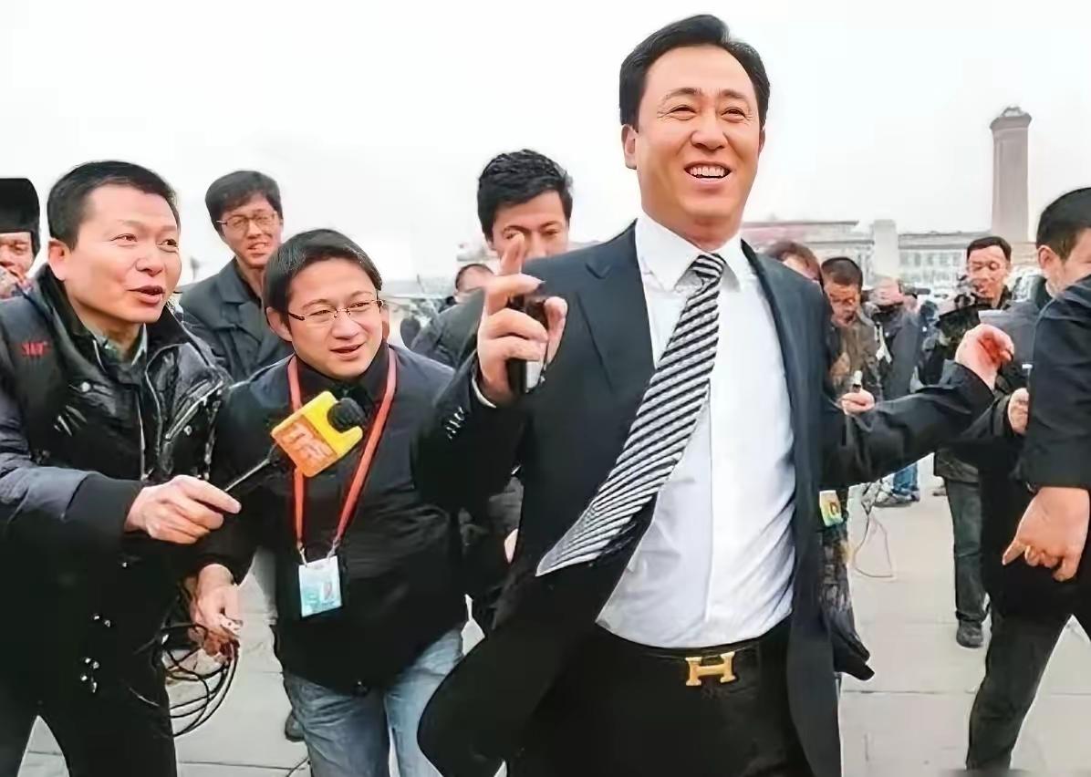 没进去之前，是中年大叔。进去之后，一下子成为老人了。