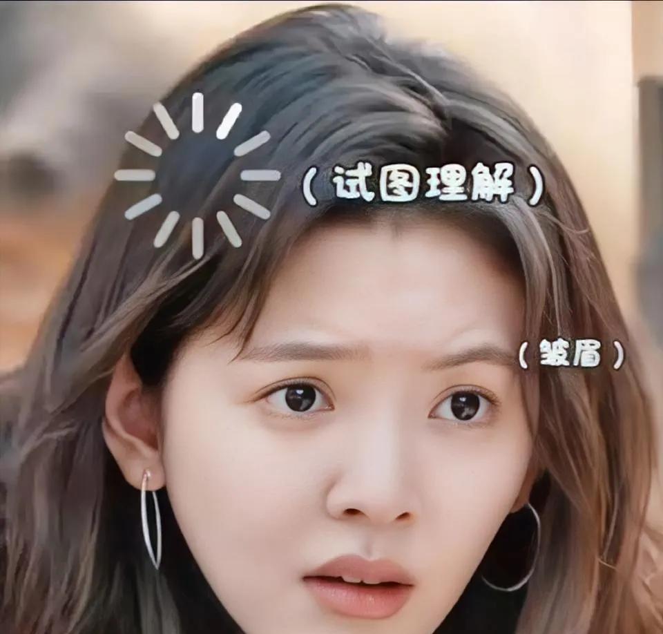 我发现章若楠有一个缺点或许很难改掉了那就是:她很不会掩饰自己的表情，这在节目