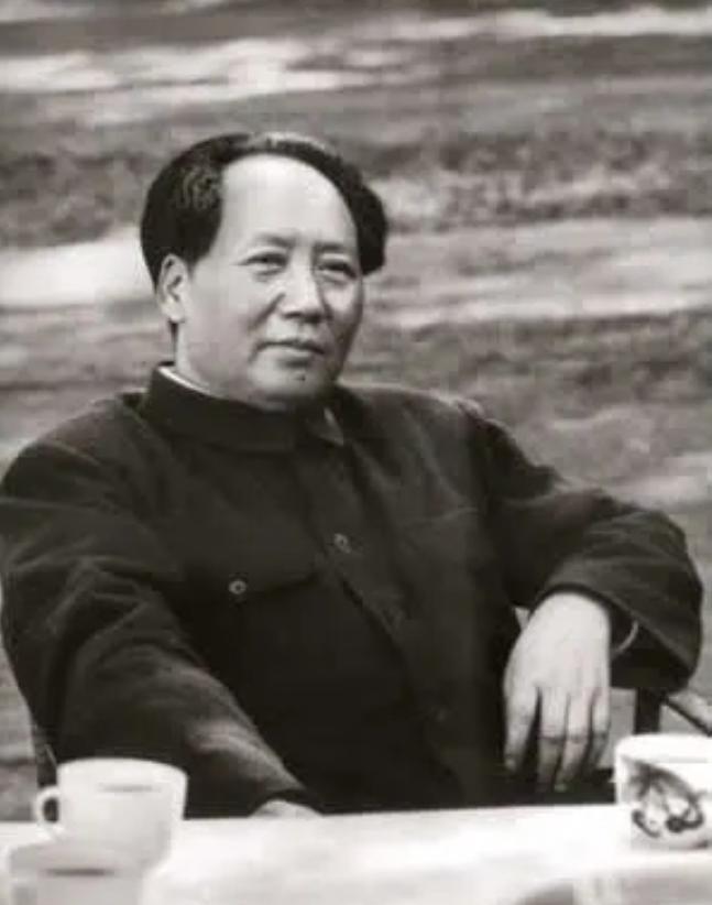 1936年，长征结束后，毛主席说：“凡不是党员者，一律入党！”毛主席为什么说这个