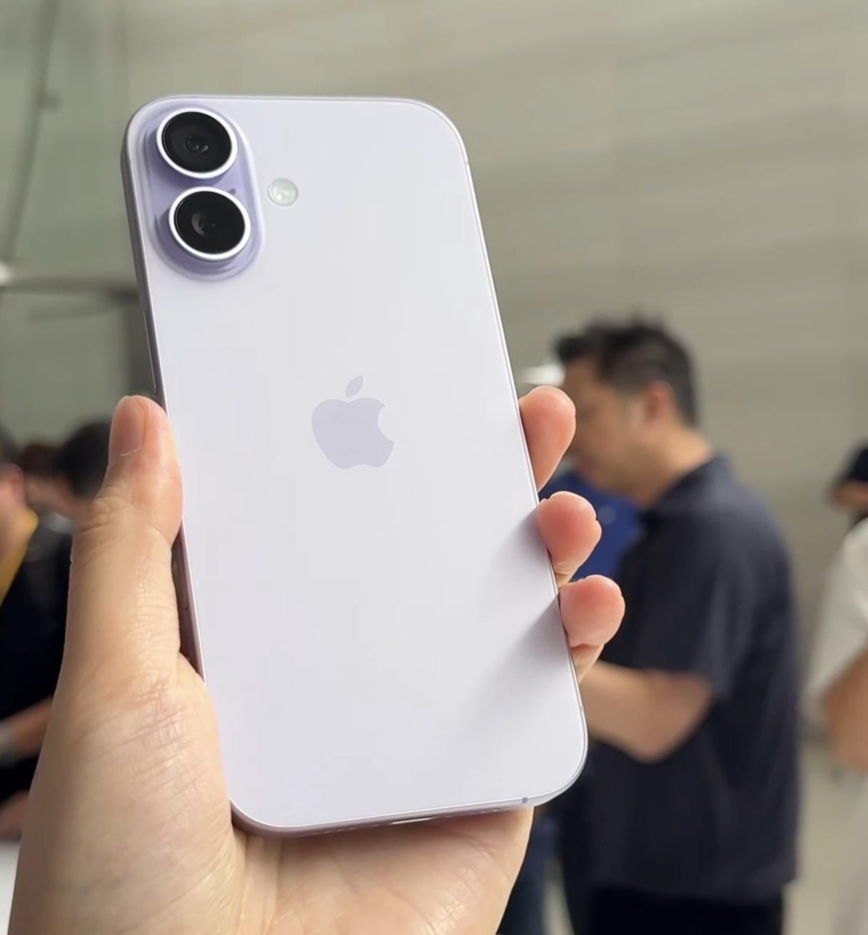【iphone17一雪前耻成爆款】15和16的标准版销量都不佳这次苹果没办法