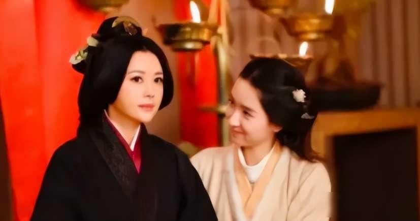 公元178年，丁夫人和24岁的曹操，结婚2年了。这一天，丁夫人强忍泪水，让漂亮的