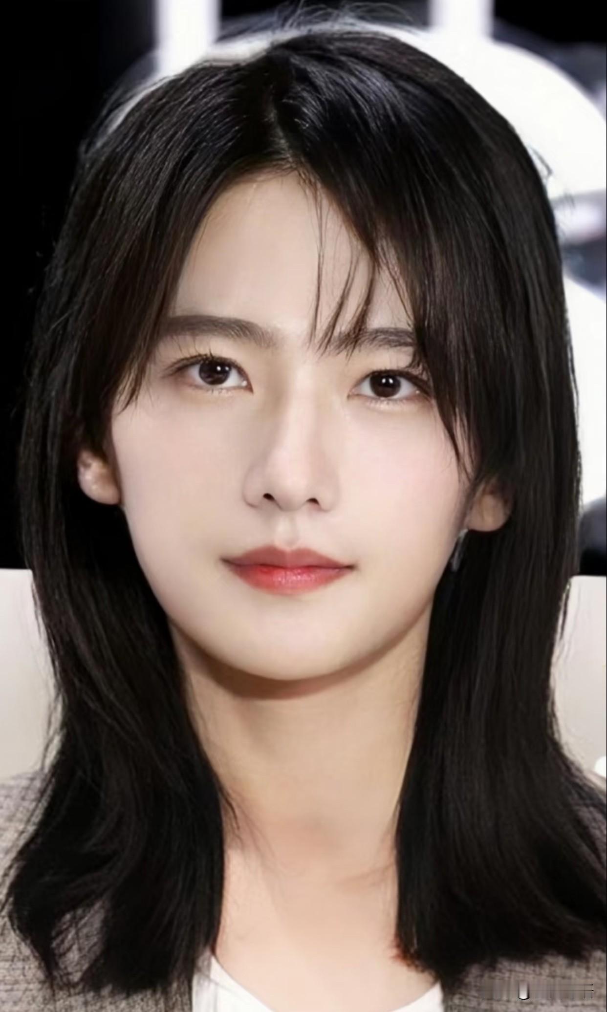 杨洋老师真是做男做女都精彩[害羞]太美了！这气质直接戳我心巴！清冷挂的美，