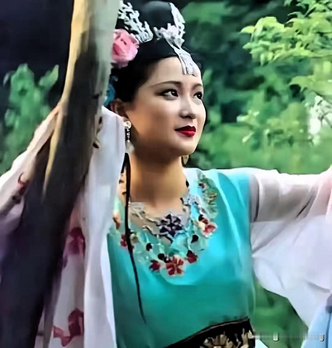 何晴临终前攥着妹妹的手，说这辈子最亏的不是两段婚姻，是对不住儿子。她托人转交的旧