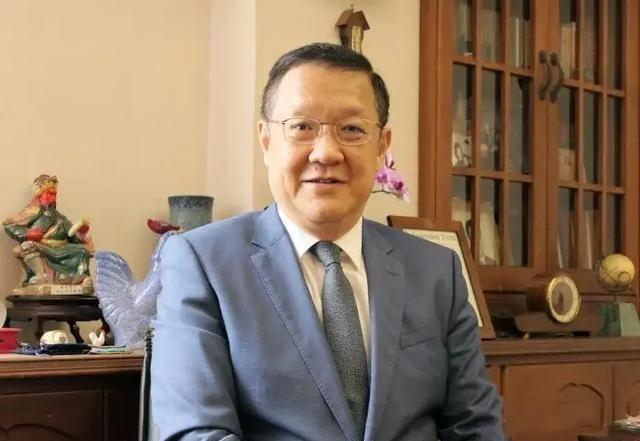 介文汲的这番话足以封神了。他说：我们中国是一个大国，地大物博，物产丰富，五千年中