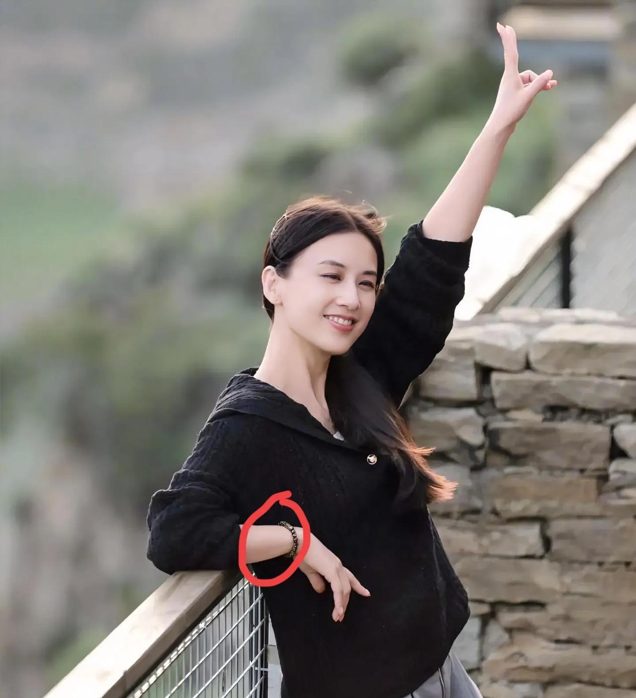 我有种强烈的预感，黄圣依以后应该不会再结婚了，不是因为她42岁了，还带着2个