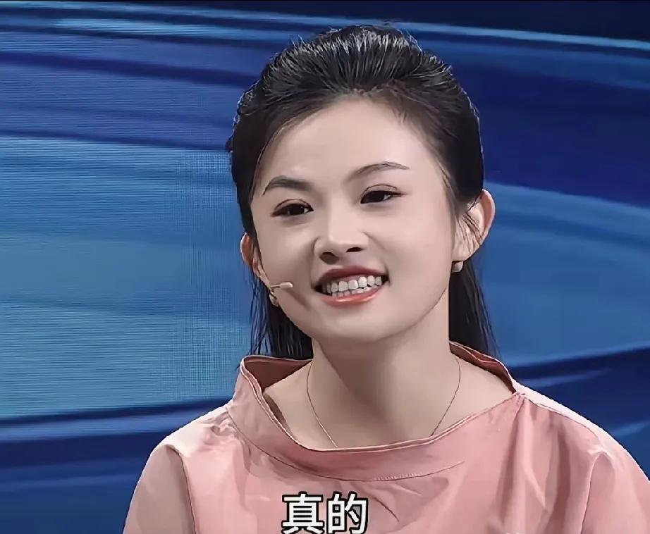 家人们谁懂啊！这才是真正的“童颜天花板”！镜头前她轻描淡写说自己40岁了，主持人