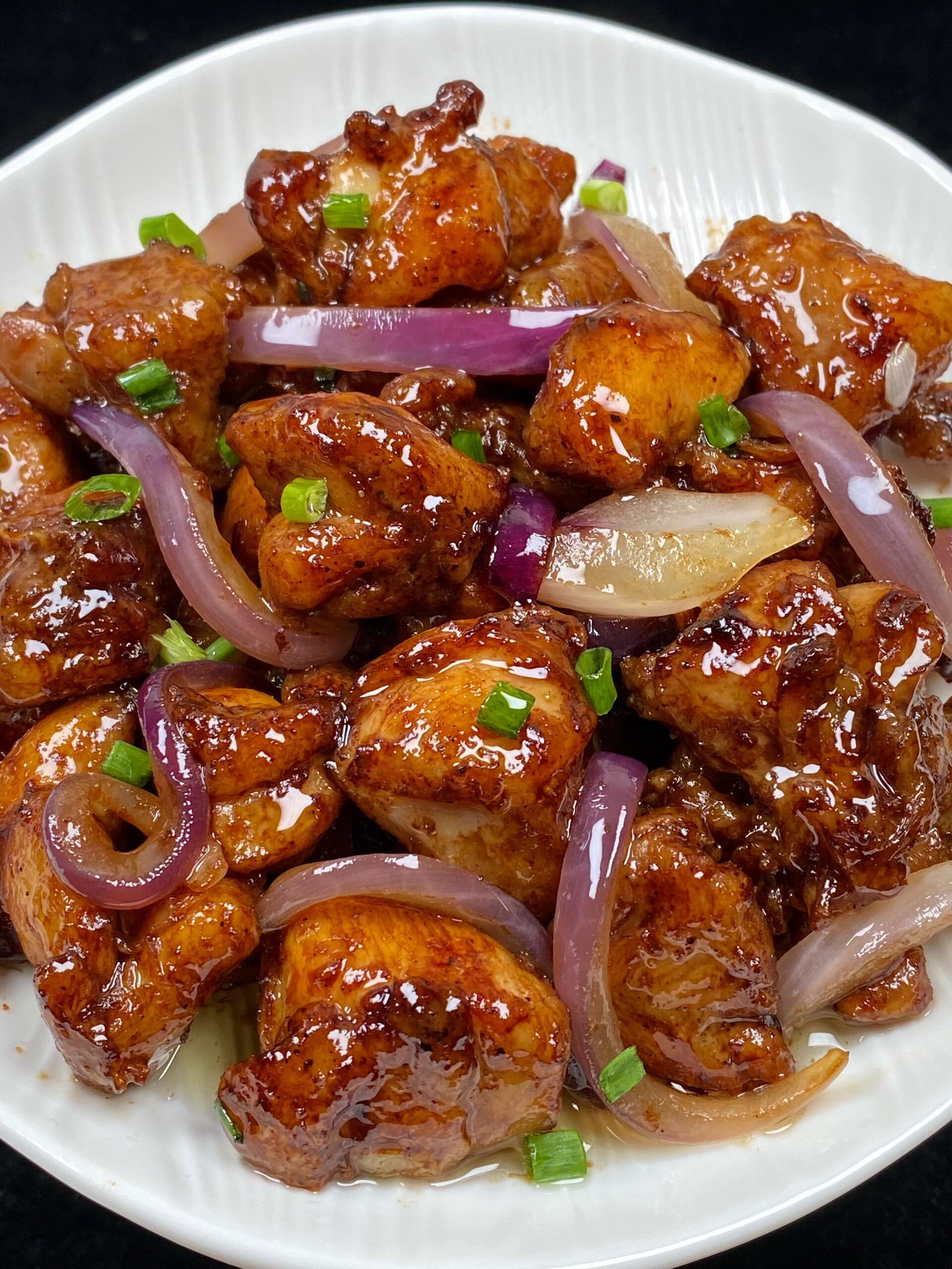 哇哦😍洋葱炒鸡腿肉香到邻居来敲门！鸡腿肉焦香多汁，裹着洋葱甜香，