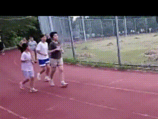 从网上流传的这段视频中可以看出：一这个坏人变老了，不是老人变坏了。二这个黑