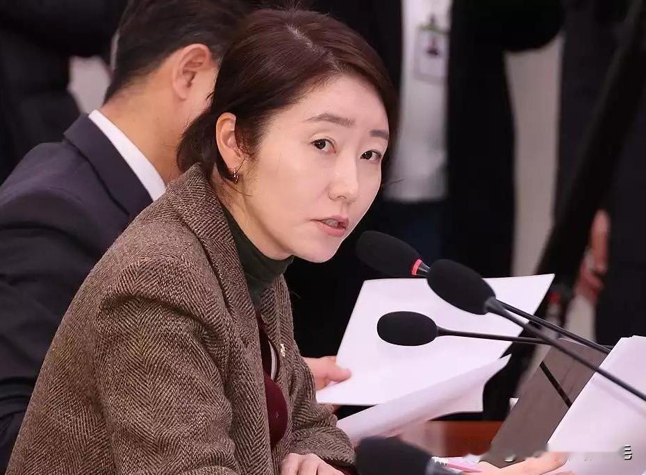 再次陷入舆论漩涡的韩国共同民主党议员姜善宇就2022年地方选举提名献金嫌疑事件作