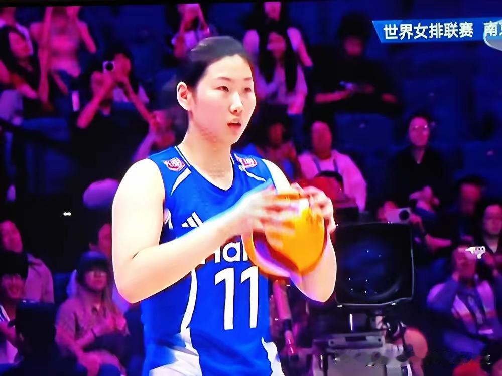 等到吴梦洁一归队，中国女排边攻线可谓人才济济，除庄宇珊不便于打接应外，吴梦洁、唐