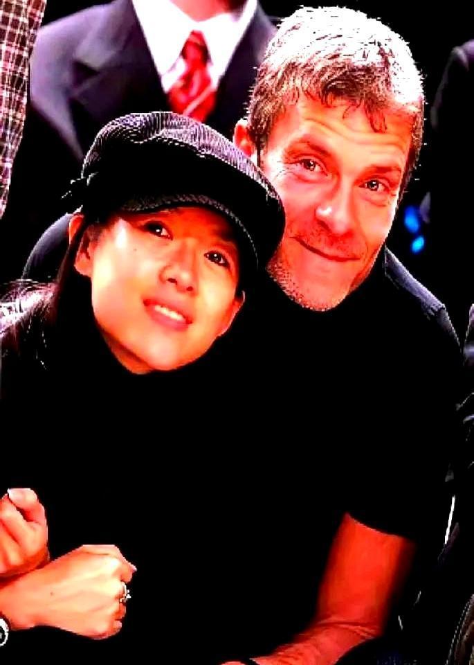 你以为的“过气大佬”，只是换了个地方下棋。章子怡前男友、身家百亿的ViviN