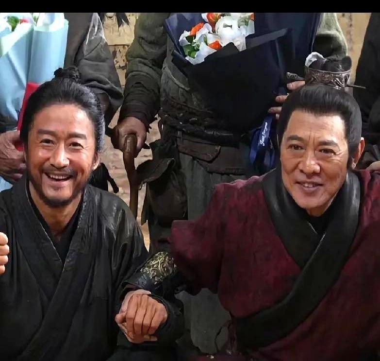 甄子丹缺席《镖人》，不是打不赢，是江湖面子卡死。吴京监制，刀马必须硬派到底