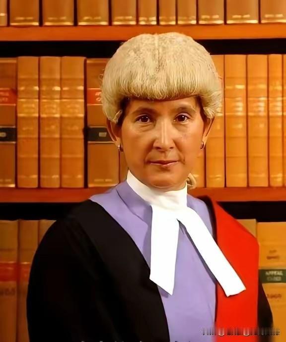 必须为香港的这三个大法官点赞，他们顶住各方面压力，坚持以事实为依据，坚持以法律为