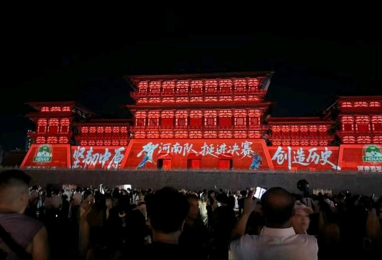 河南建业是第一次进入足协杯决赛吗？连应天门都打字幕庆祝了！！唉，泰山队连续7年