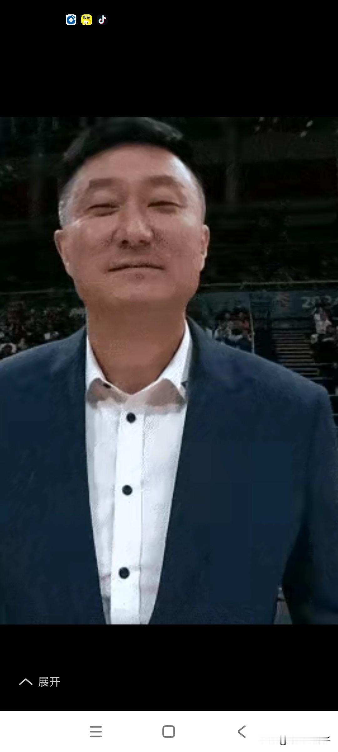 CBA有两个冤大头，一个是广东男篮，一个是新疆男篮。广州队是个精明的生意人，把焦