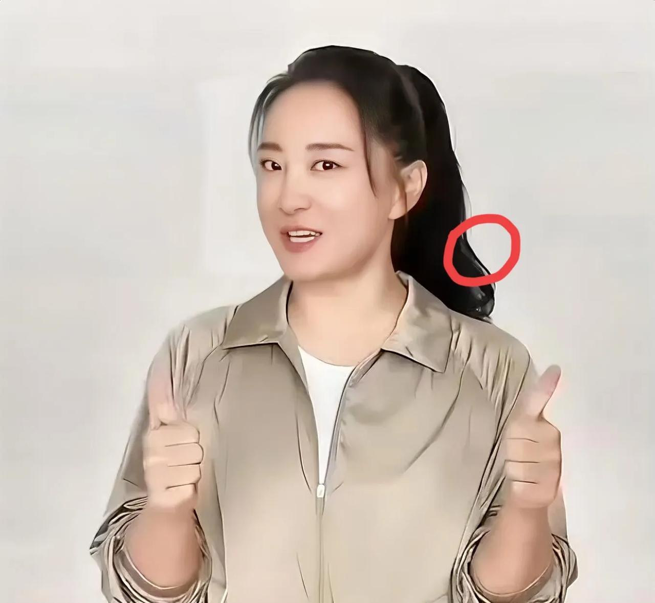 那些说贾玲体重会反弹的人现在气得要睡不着了43岁的贾玲晒出一张扎着高马尾的近