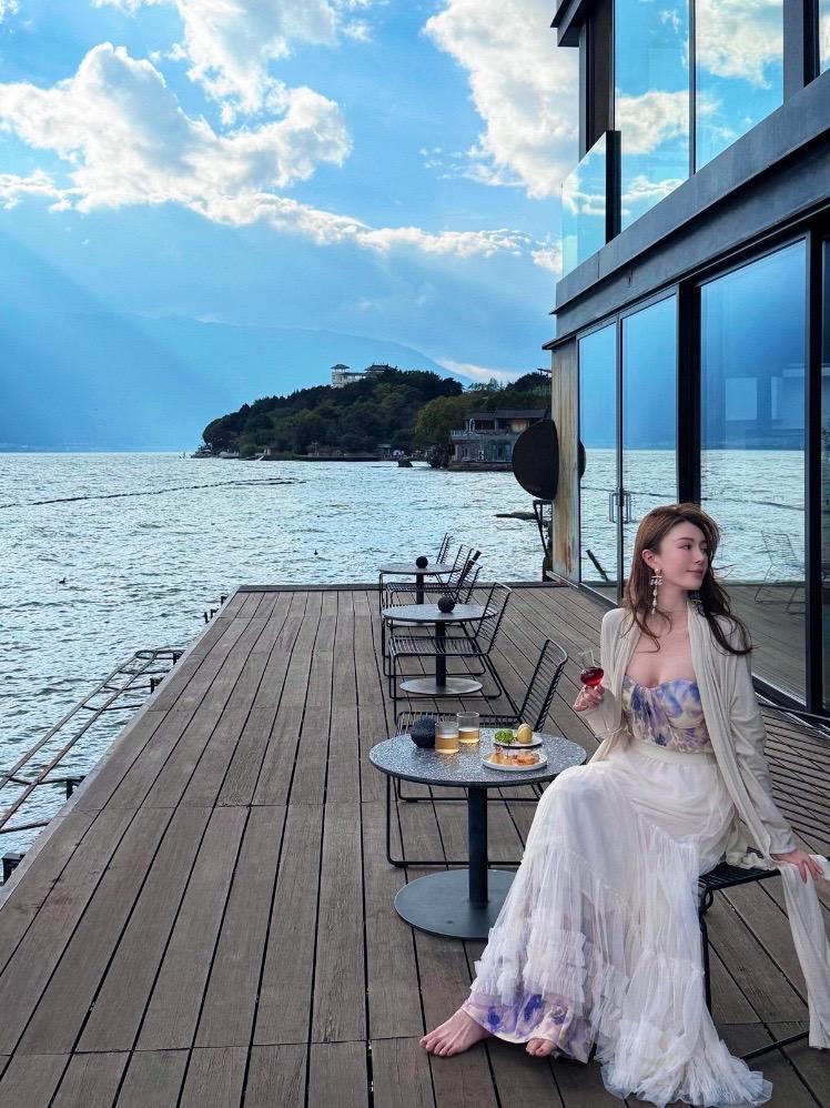 Ersea with sun🌊明月松间 - 住进洱海边的"明月松间"...