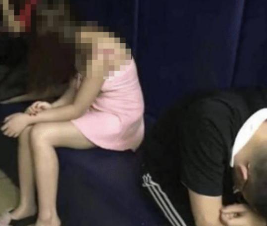 “一张门后小卡片，扯出300、500、800元‘服务’链！”一男子住酒店，联系卡