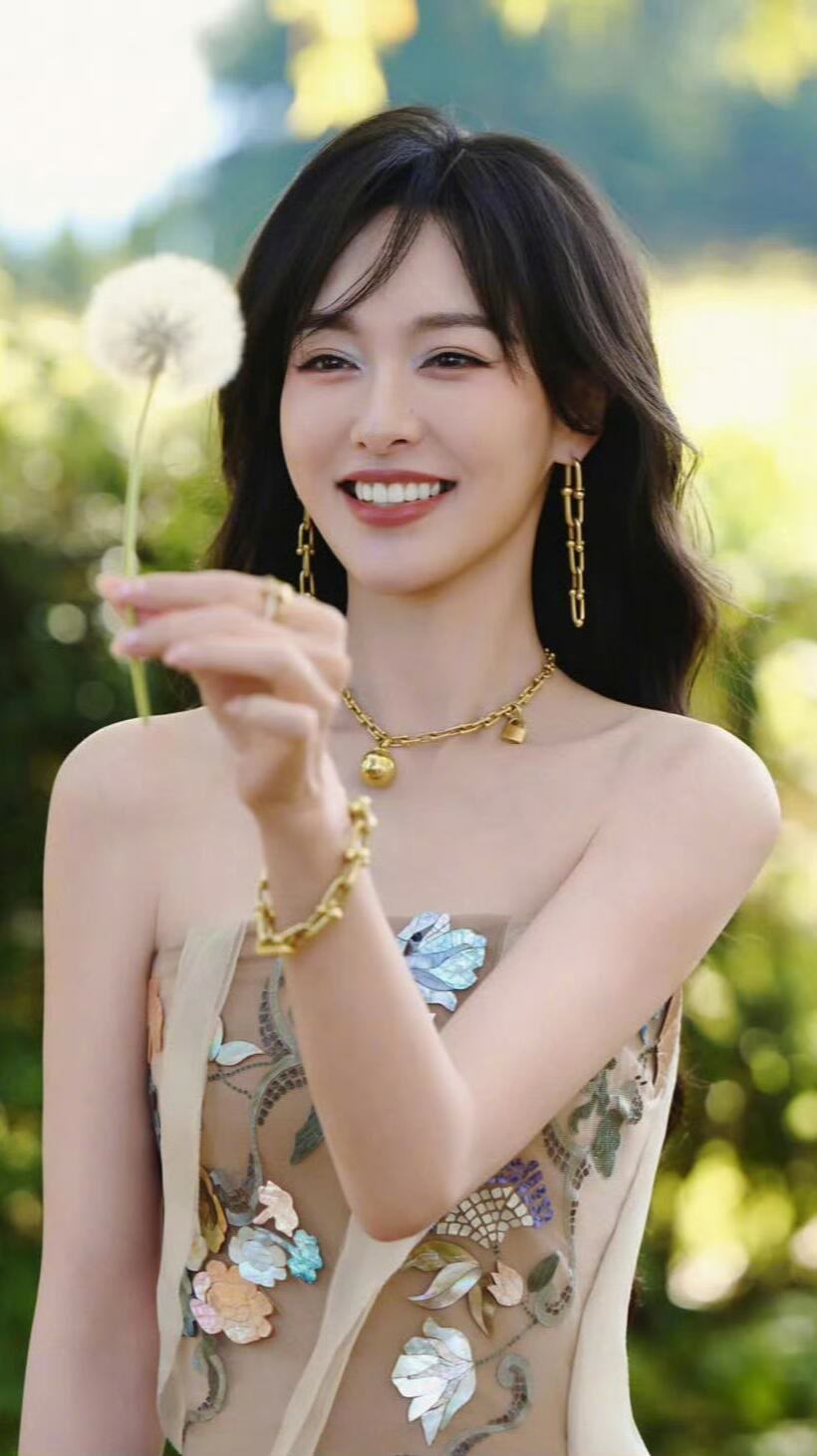 唐嫣（Tiffany Tang），1983年12月6日出生于上海市黄浦...