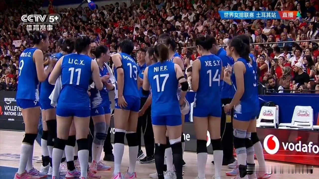 赵勇教练太执拗了！他忘了唐欣还能打主攻的位置！把唐欣、龚翔宇、庄宇珊三人同时放在