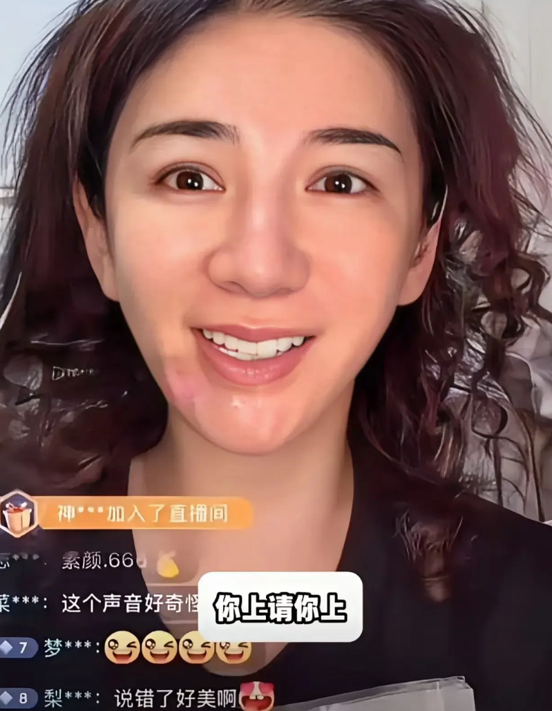 缉毒警察的儿女隐姓埋名，毒贩的女儿还想享受星光璀璨?面对网友的质疑，黄奕在直