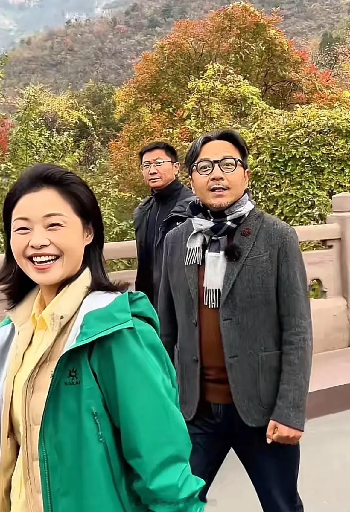 他应该是主持人里最想当官的男人了吧，年轻时一副书生气质，老了给人感觉更像厅级干部